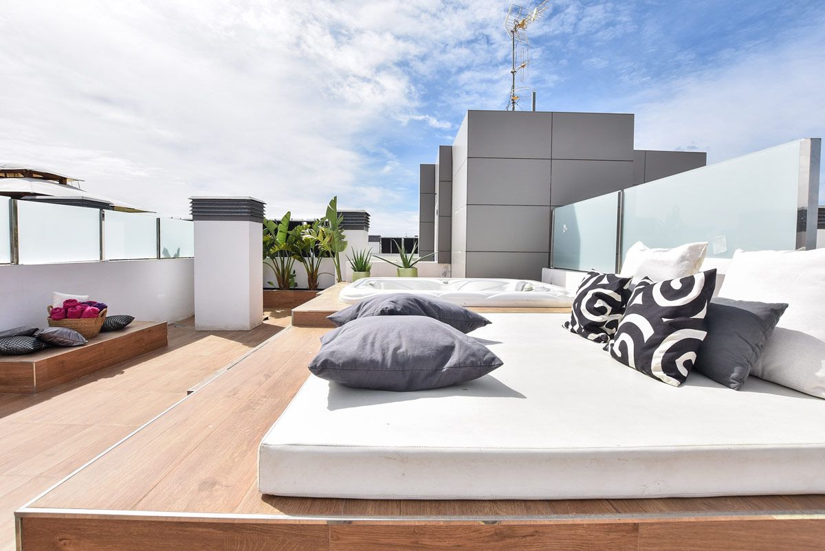 ROYAL BEACH PENTHOUSE 2.2